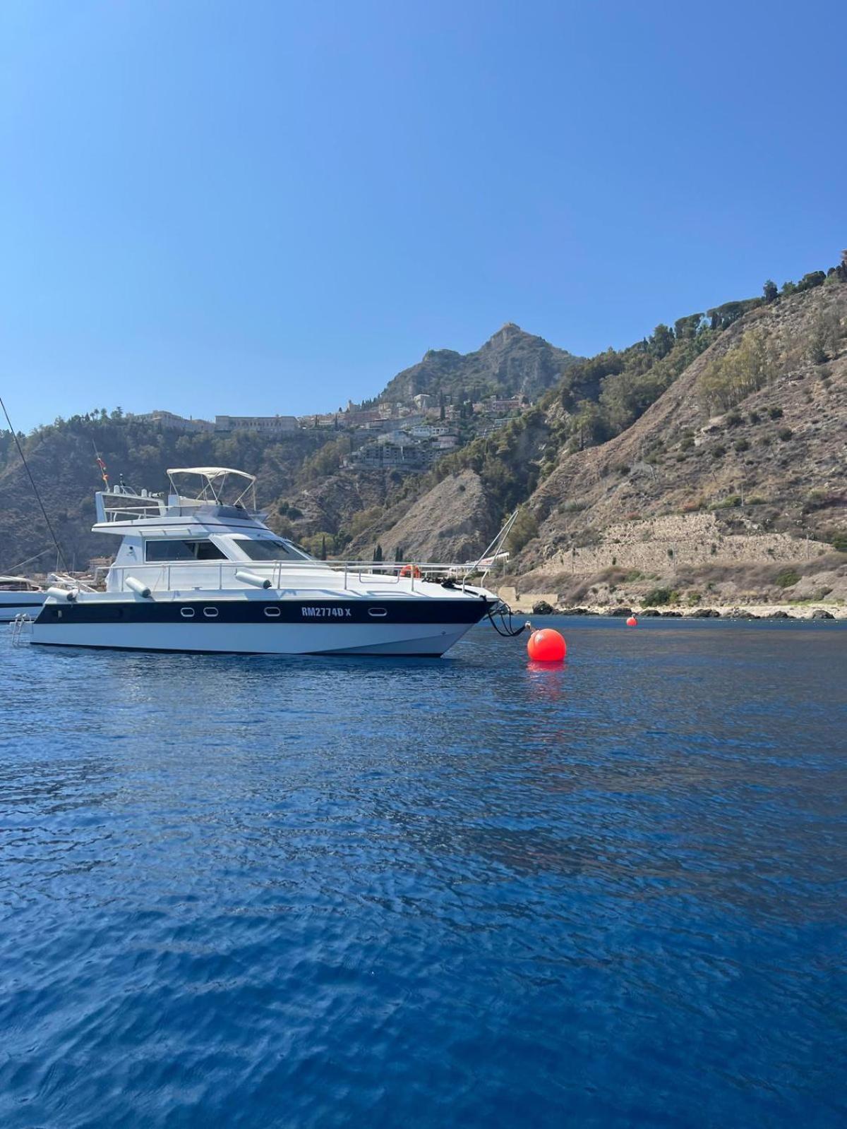 Hotel She'S Mine Yacht CTA Exterior foto